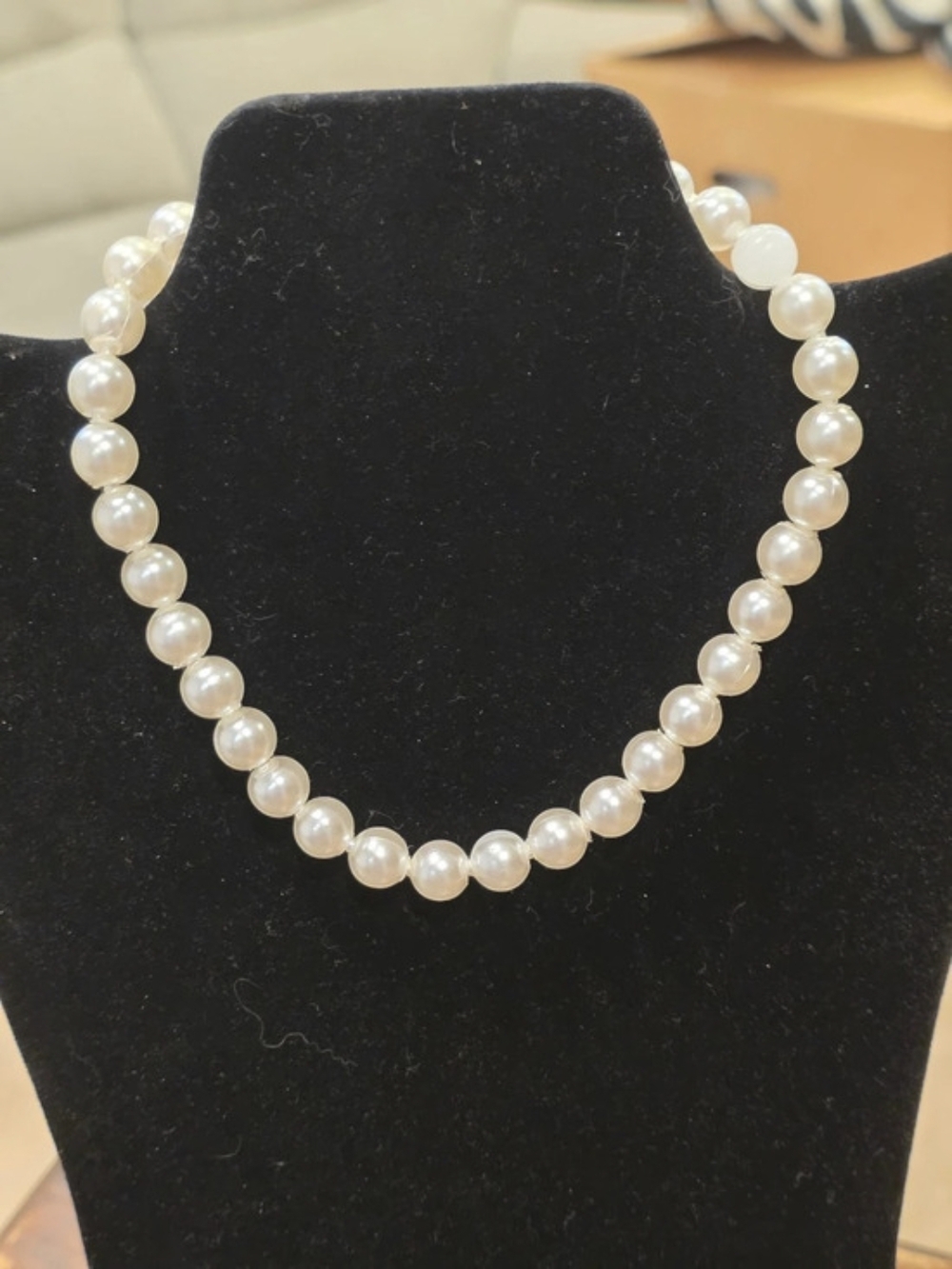 Faux Pearl Choker Necklace